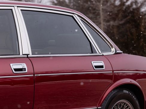 Used 1992 Jaguar XJ Vanden Plas image 48