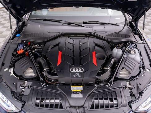 Used 2025 Audi S8 AWD/4WD image 31
