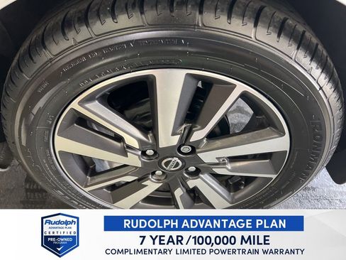 Used 2021 Nissan Versa SV image 34