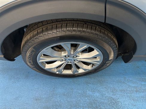 Used 2023 Ford Explorer Limited image 5