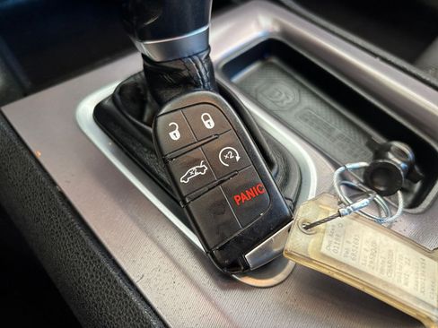 Used 2022 Dodge Charger SXT RWD image 25
