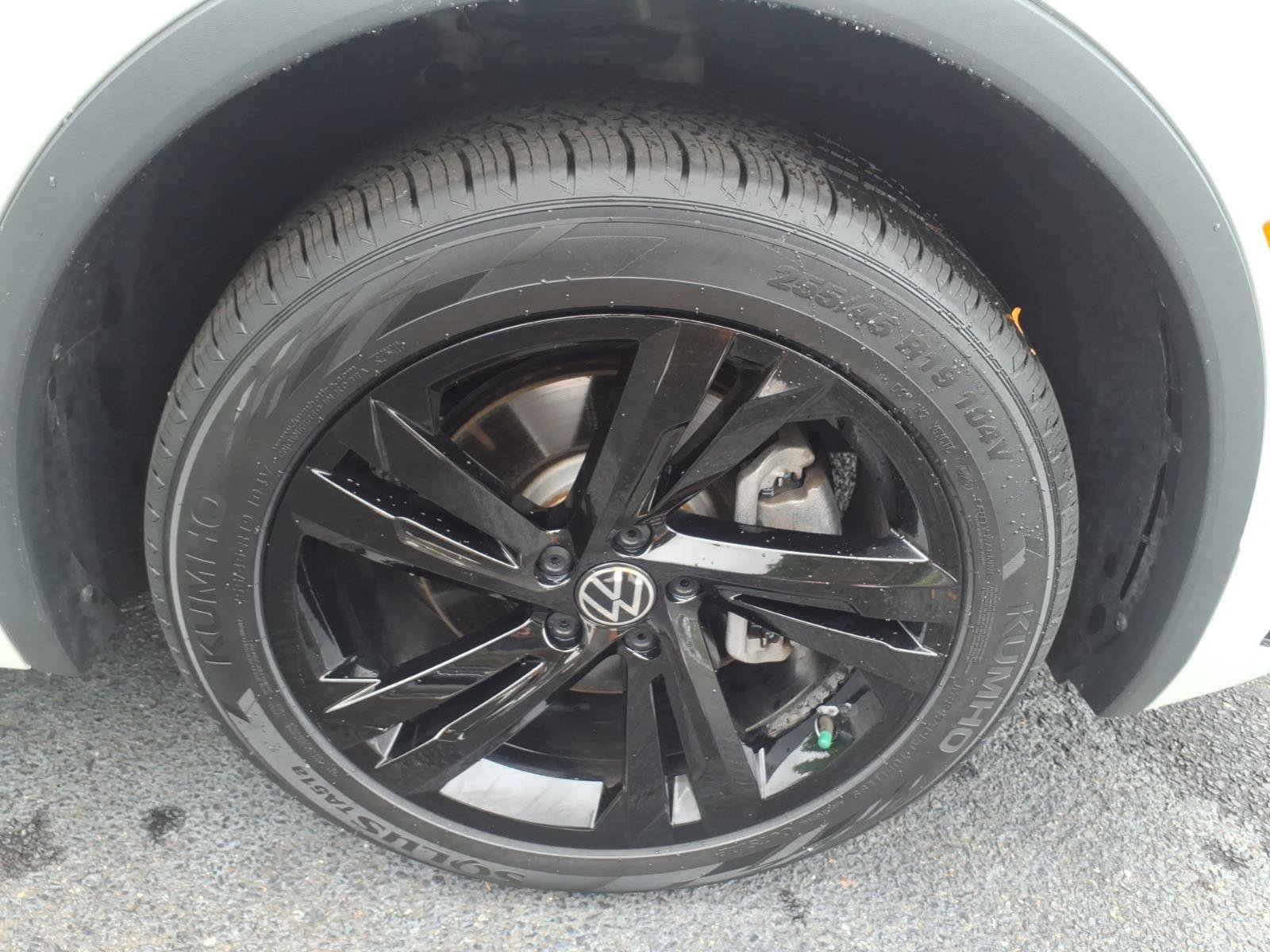Certified 2023 Volkswagen Tiguan SE R-Line AWD/4WD image 9