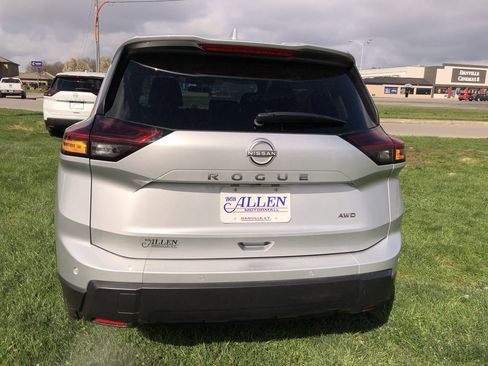 Used 2025 Nissan Rogue SV image 19