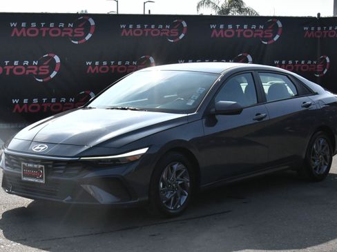 Used 2024 Hyundai Elantra SEL image 3