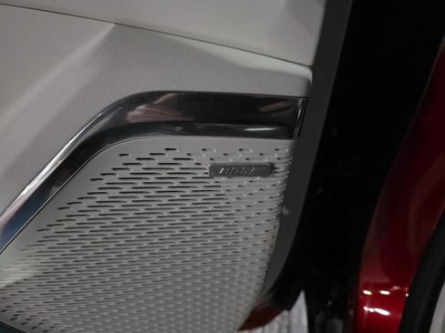 Used 2024 GMC Acadia Denali image 25