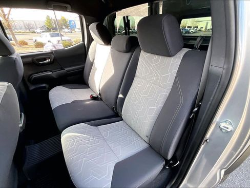 Certified 2020 Toyota Tacoma TRD Off-Road image 17