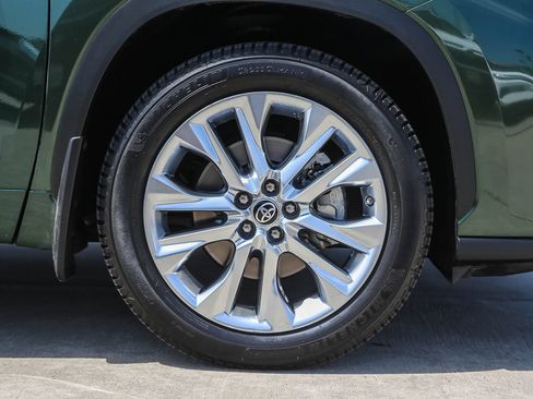 Used 2023 Toyota Highlander Limited FWD image 8