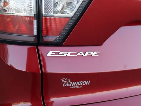 Used 2018 Ford Escape SE w/ Ford Safe & Smart Package AWD/4WD image 30