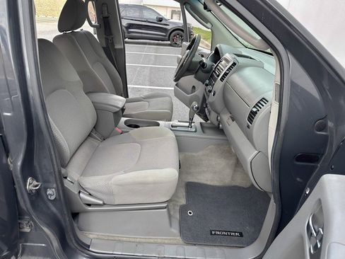 Used 2011 Nissan Frontier SV w/ SV Premium Utility Pkg image 25