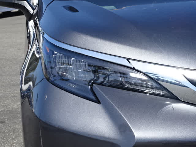 Certified 2025 Toyota Sienna XLE w/ XLE Plus Package FWD image 5
