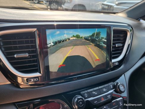 Used 2025 Chrysler Pacifica Select FWD image 39