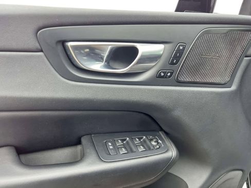 Used 2023 Volvo XC60 B5 Plus image 19