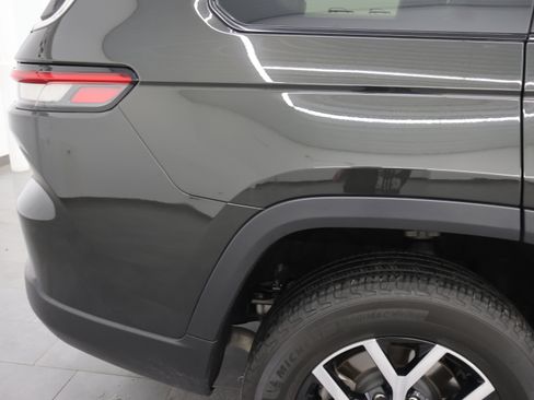 Used 2023 Jeep Grand Cherokee L Limited w/ Luxury Tech Group II AWD/4WD image 29