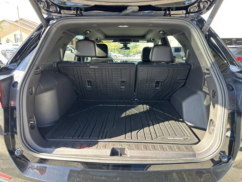 Used 2024 Chevrolet Equinox RS w/ RS Leather Package image 11