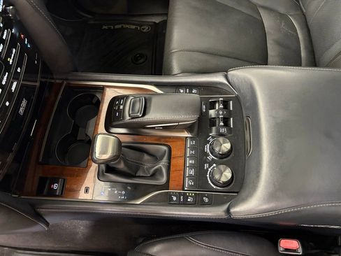 Used 2021 Lexus LX 570 4WD w/ Luxury Package image 31