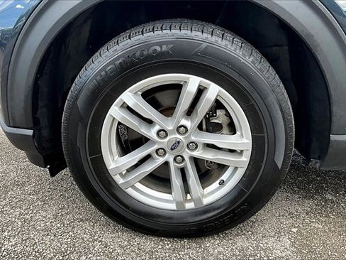 Used 2022 Ford Explorer XLT w/ Equipment Group 202A image 7