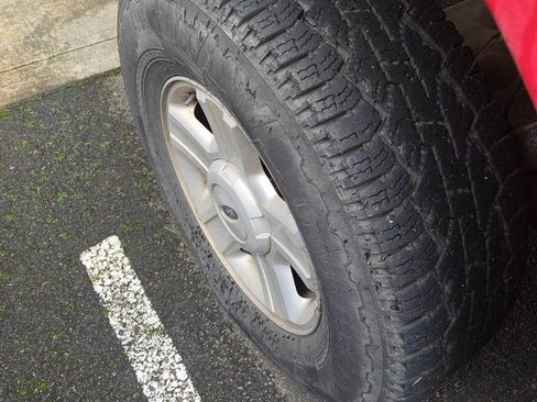 Used 2004 Ford F150 XLT image 9