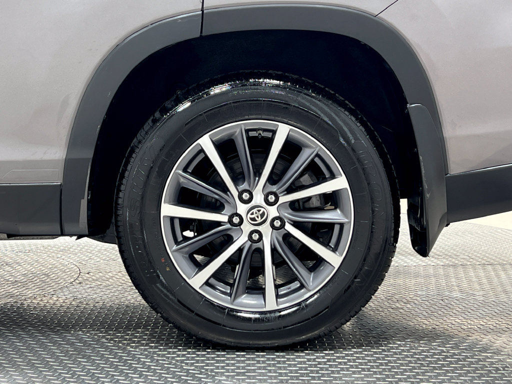 Used 2019 Toyota Highlander XLE AWD/4WD image 38