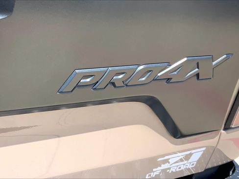 Used 2021 Nissan Titan PRO-4X w/ Pro-4x Convenience Package AWD/4WD image 10