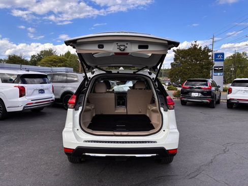 Used 2018 Nissan Rogue SL w/ Premium Package AWD/4WD image 11