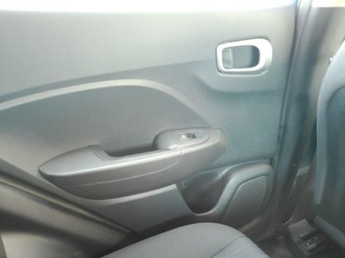Used 2023 Hyundai Venue SE FWD image 26