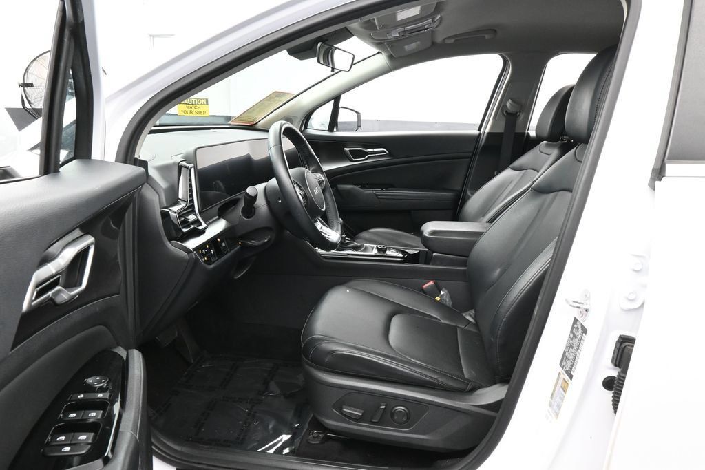 Used 2025 Kia Sportage EX FWD image 10