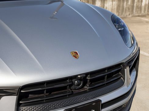 Certified 2026 Porsche Macan AWD/4WD image 16