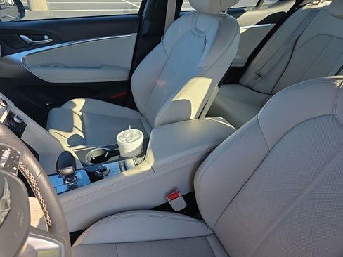 Used 2025 Genesis G70 2.5T image 18