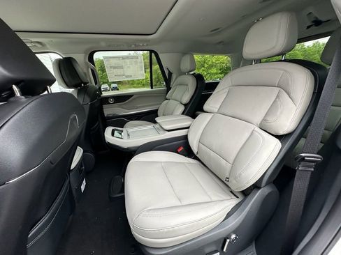 New 2026 Lincoln Navigator Reserve AWD/4WD image 18