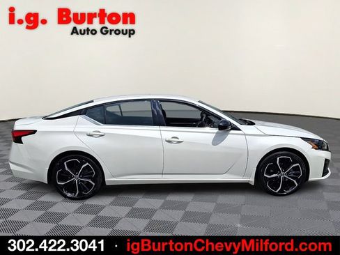 Used 2023 Nissan Altima 2.5 SR FWD image 7