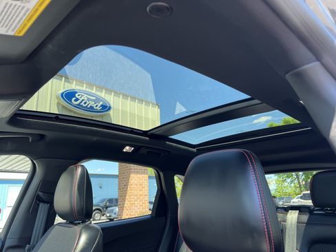 Used 2024 Ford Escape ST-Line w/ Tech Pack #1 AWD/4WD image 10