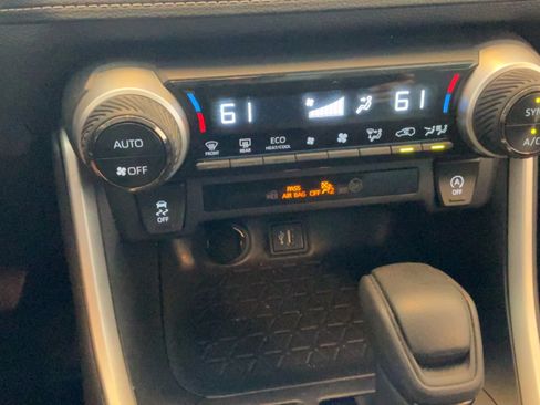 Used 2024 Toyota RAV4 XLE FWD image 14