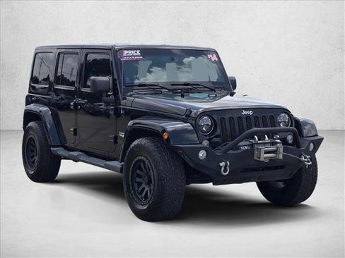 Used 2014 Jeep Wrangler Unlimited Sahara w/ Connectivity Group AWD/4WD image 3