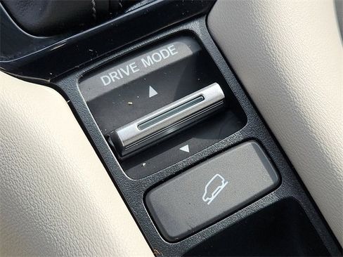 Used 2025 Honda HR-V LX image 13