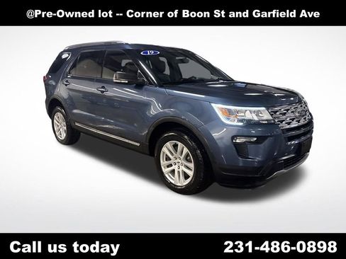 Used 2019 Ford Explorer XLT w/ Equipment Group 202A image 7