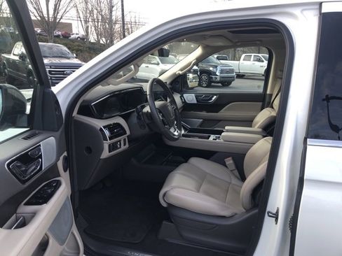 Certified 2023 Lincoln Navigator L Reserve image 6