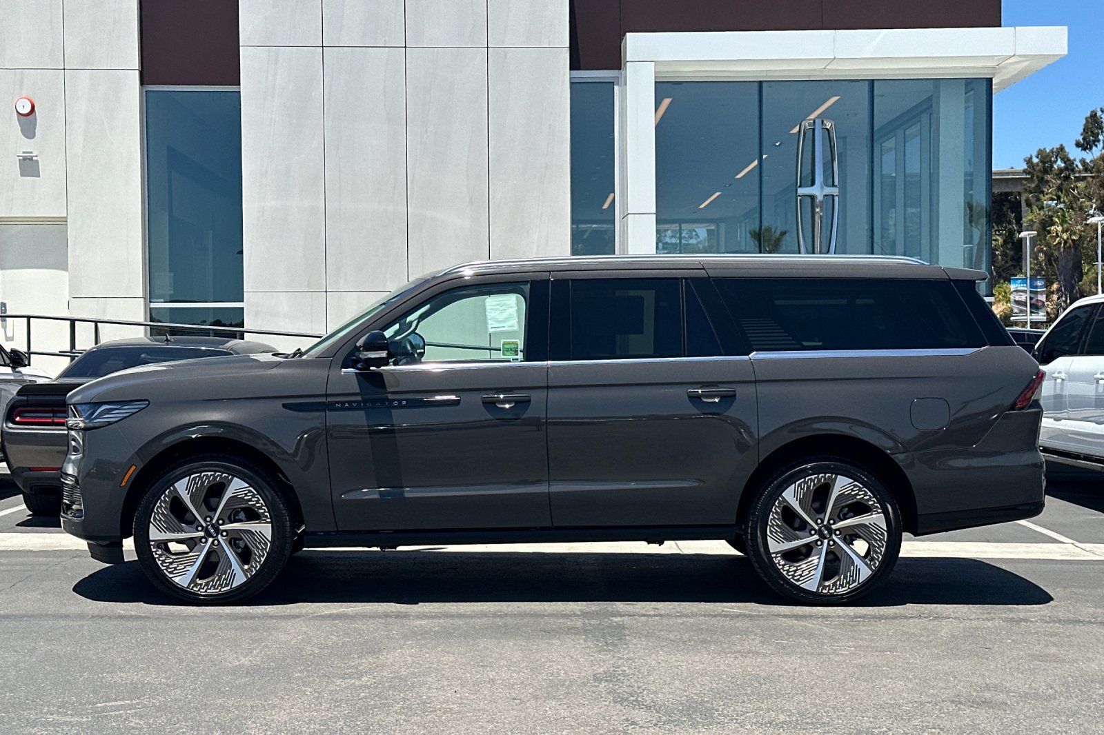 New 2026 Lincoln Navigator L Black Label AWD/4WD image 6