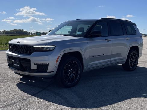 Used 2024 Jeep Grand Cherokee L Summit image 2