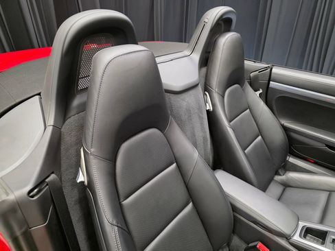 Used 2021 Porsche 718 Boxster RWD image 34