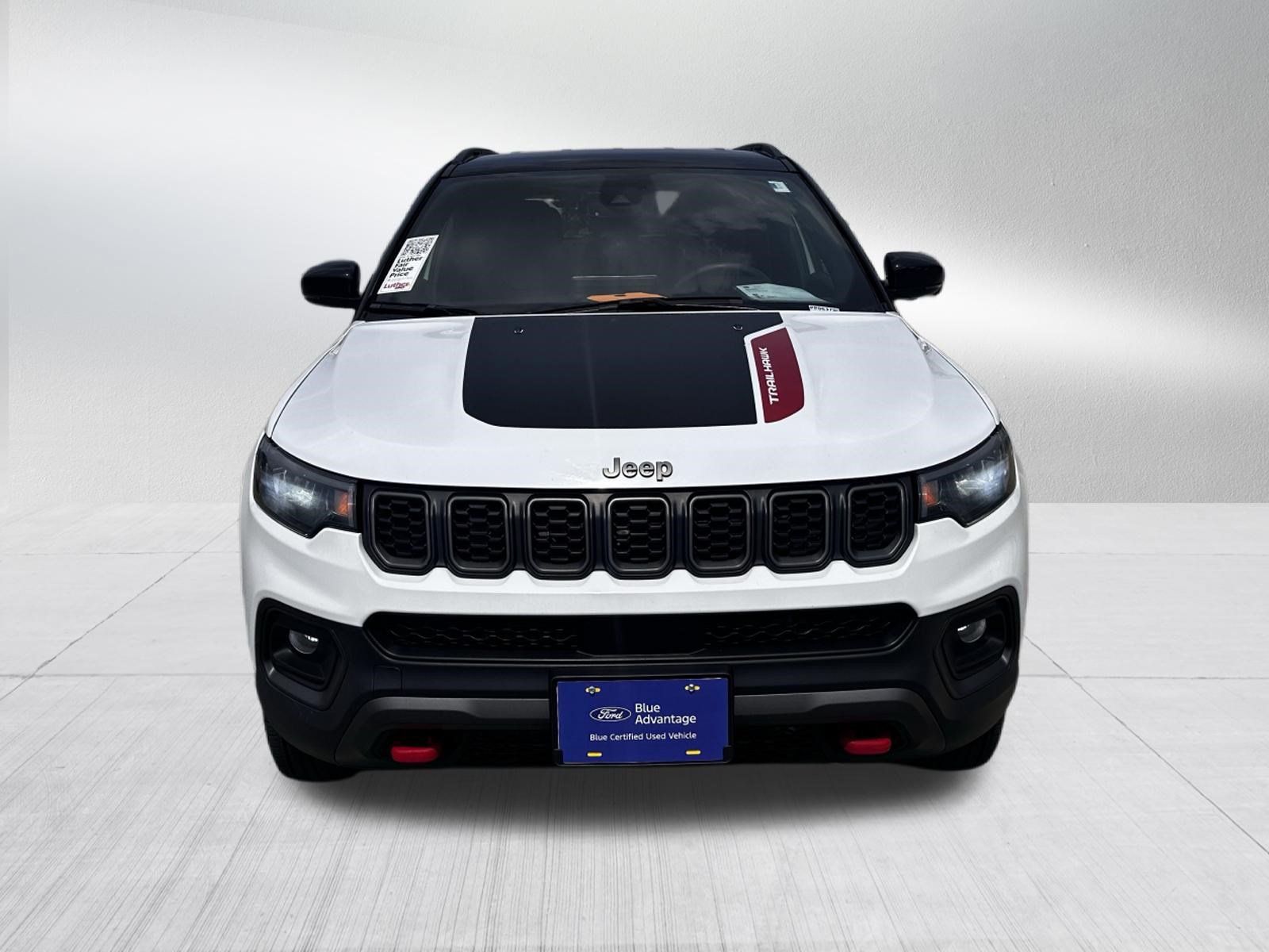 Used 2024 Jeep Compass Trailhawk AWD/4WD image 2