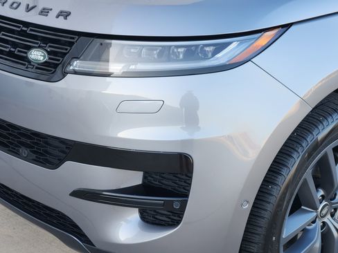 Certified 2025 Land Rover Range Rover Sport SE image 9