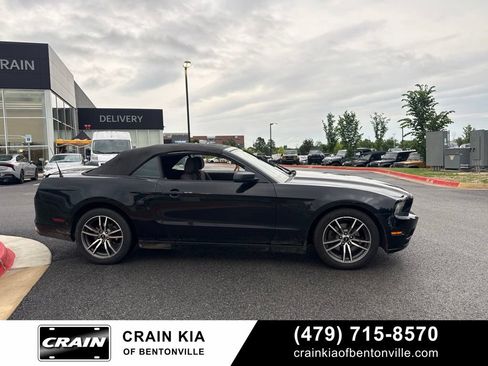 Used 2013 Ford Mustang Convertible RWD image 5