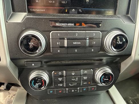 Used 2015 Ford F150 Lariat w/ Equipment Group 502A Luxury AWD/4WD image 16