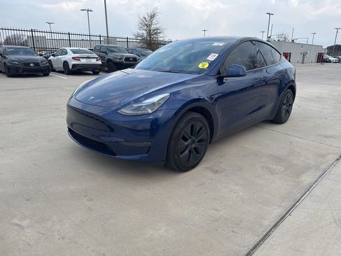Used 2025 Tesla Model Y Long Range image 2
