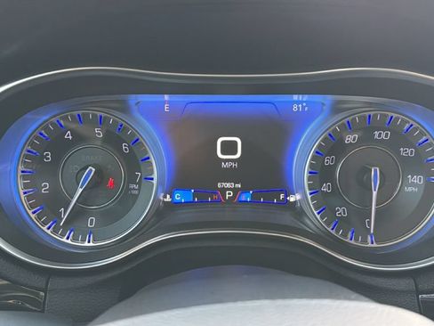Used 2023 Chrysler 300 Touring w/ Sport Appearance Package RWD image 18
