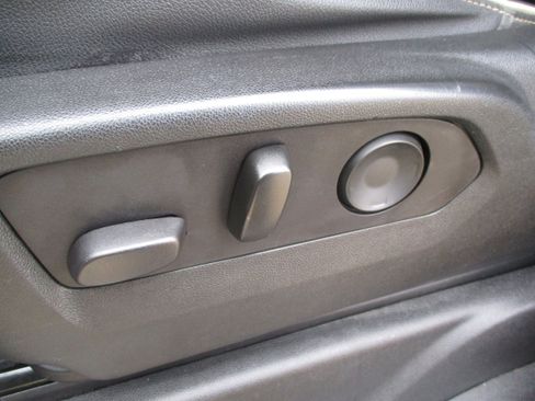 Used 2021 GMC Yukon SLT image 34