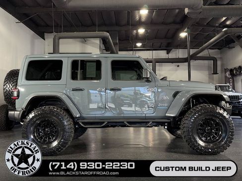 Used 2025 Jeep Wrangler Unlimited Sahara w/ Safety Group AWD/4WD image 7