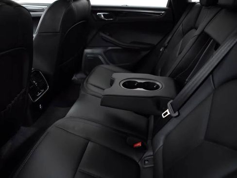 Certified 2026 Porsche Macan AWD/4WD image 34