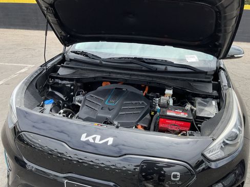 Used 2022 Kia Niro EX Premium FWD image 22