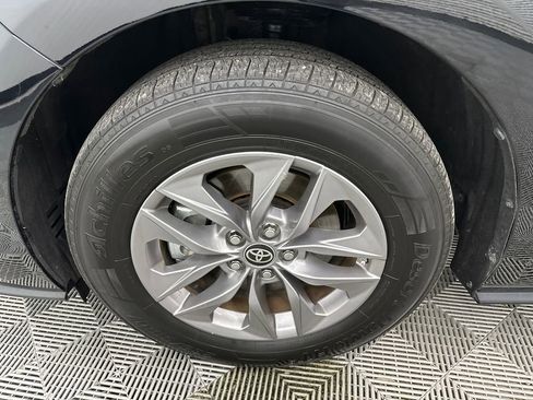 Used 2023 Toyota Sienna XLE image 12